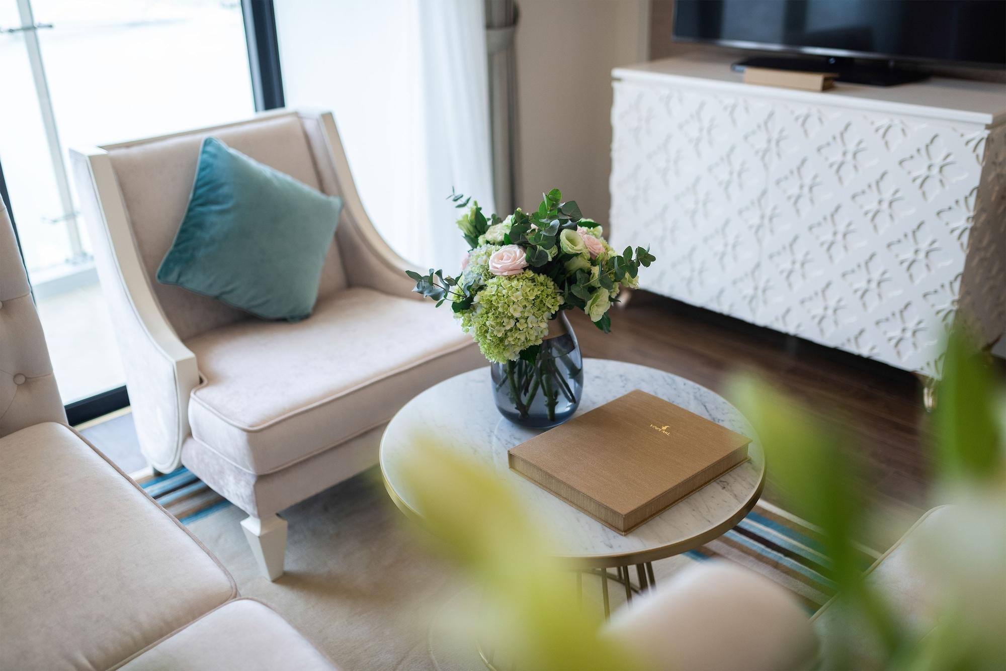 Melia Vinpearl Danang Riverfront Exterior photo A living room at the hotel