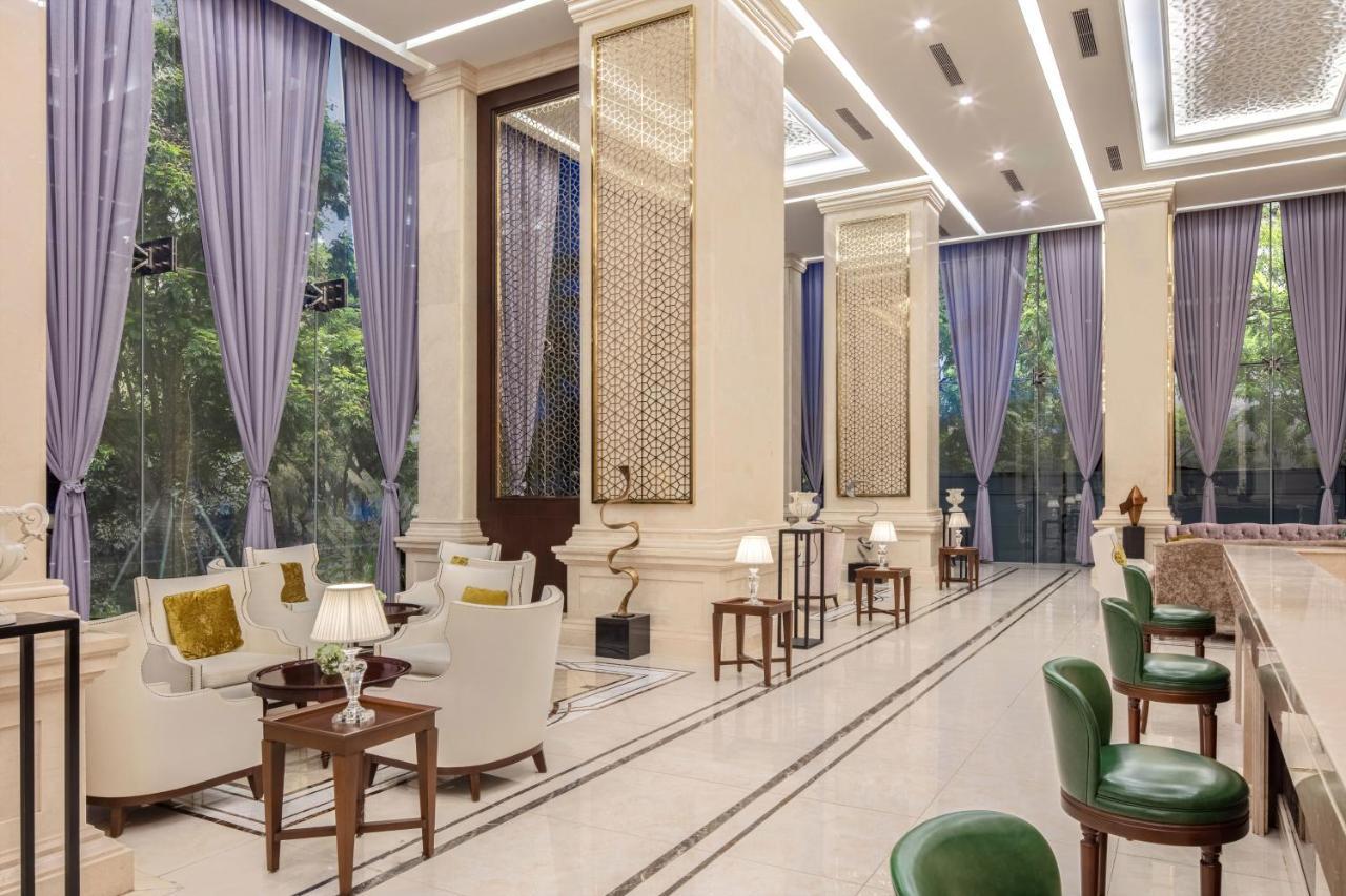 Melia Vinpearl Danang Riverfront Exterior photo The lobby of the hotel