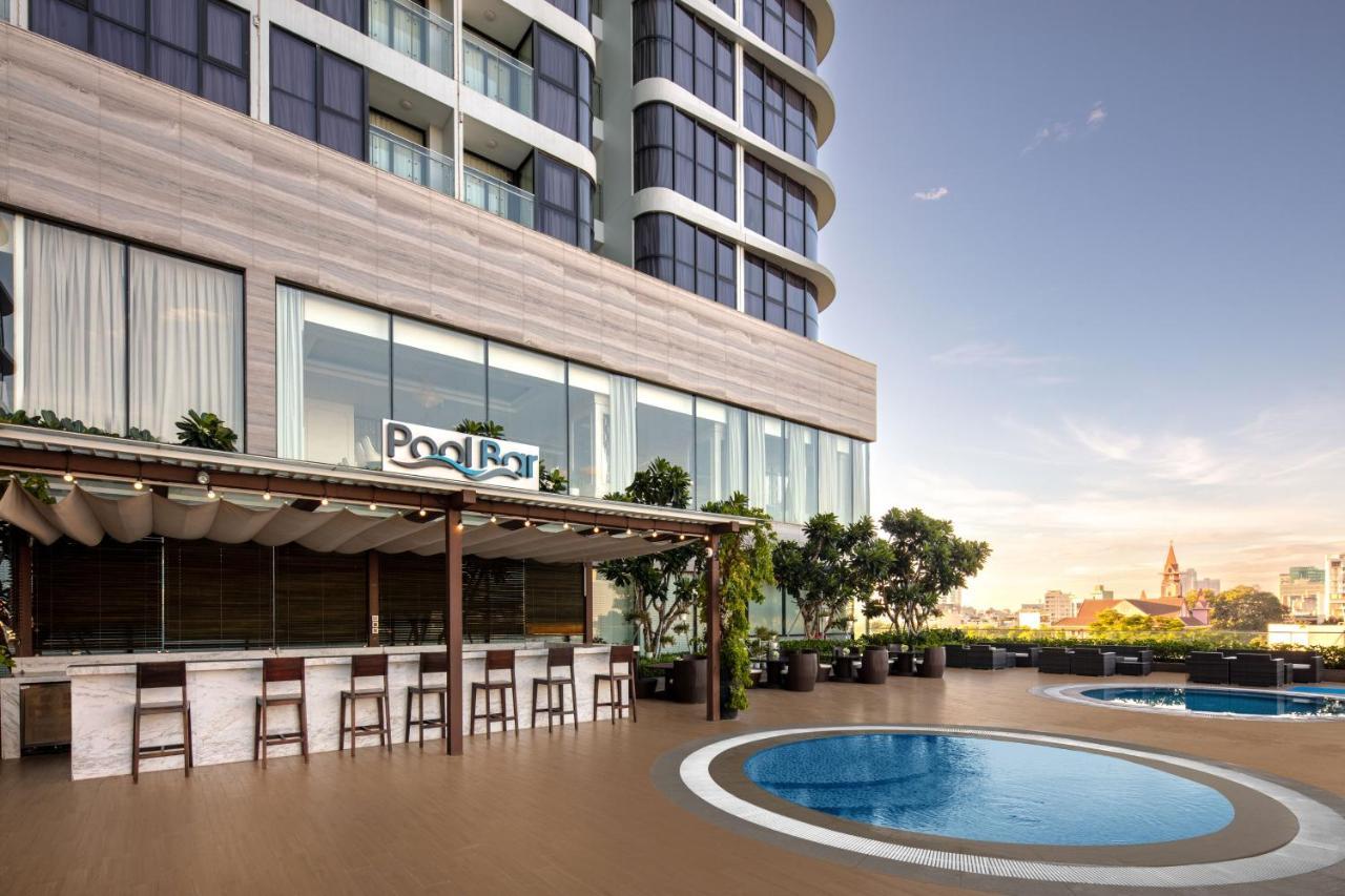 Melia Vinpearl Danang Riverfront Exterior photo Pool Bar