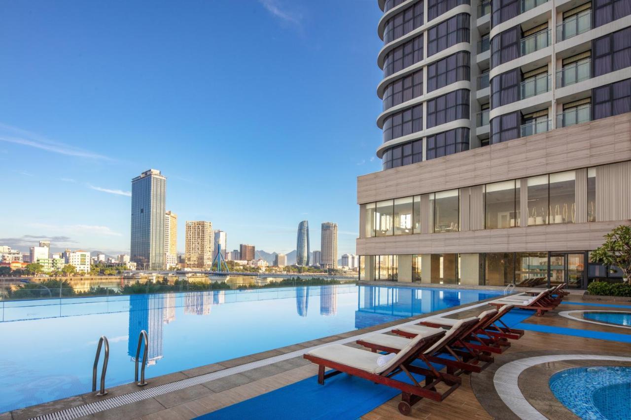 Melia Vinpearl Danang Riverfront Exterior photo Infinity pool at the hotel