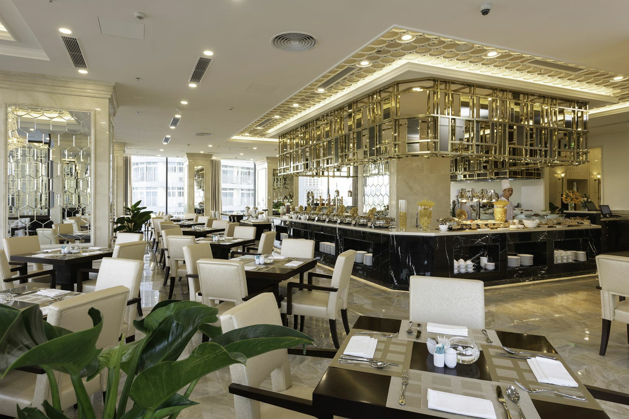 Melia Vinpearl Danang Riverfront Exterior photo The restaurant