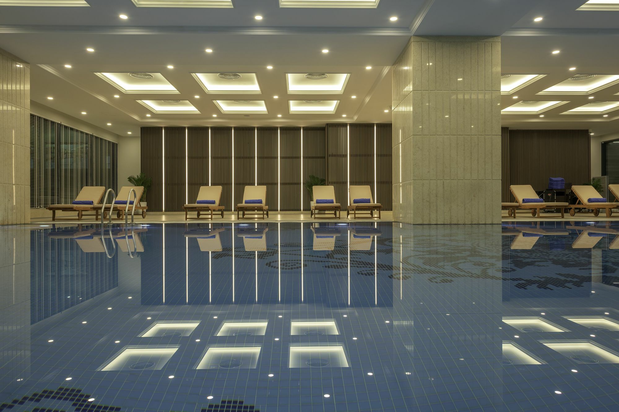 Melia Vinpearl Danang Riverfront Exterior photo The pool at the hotel