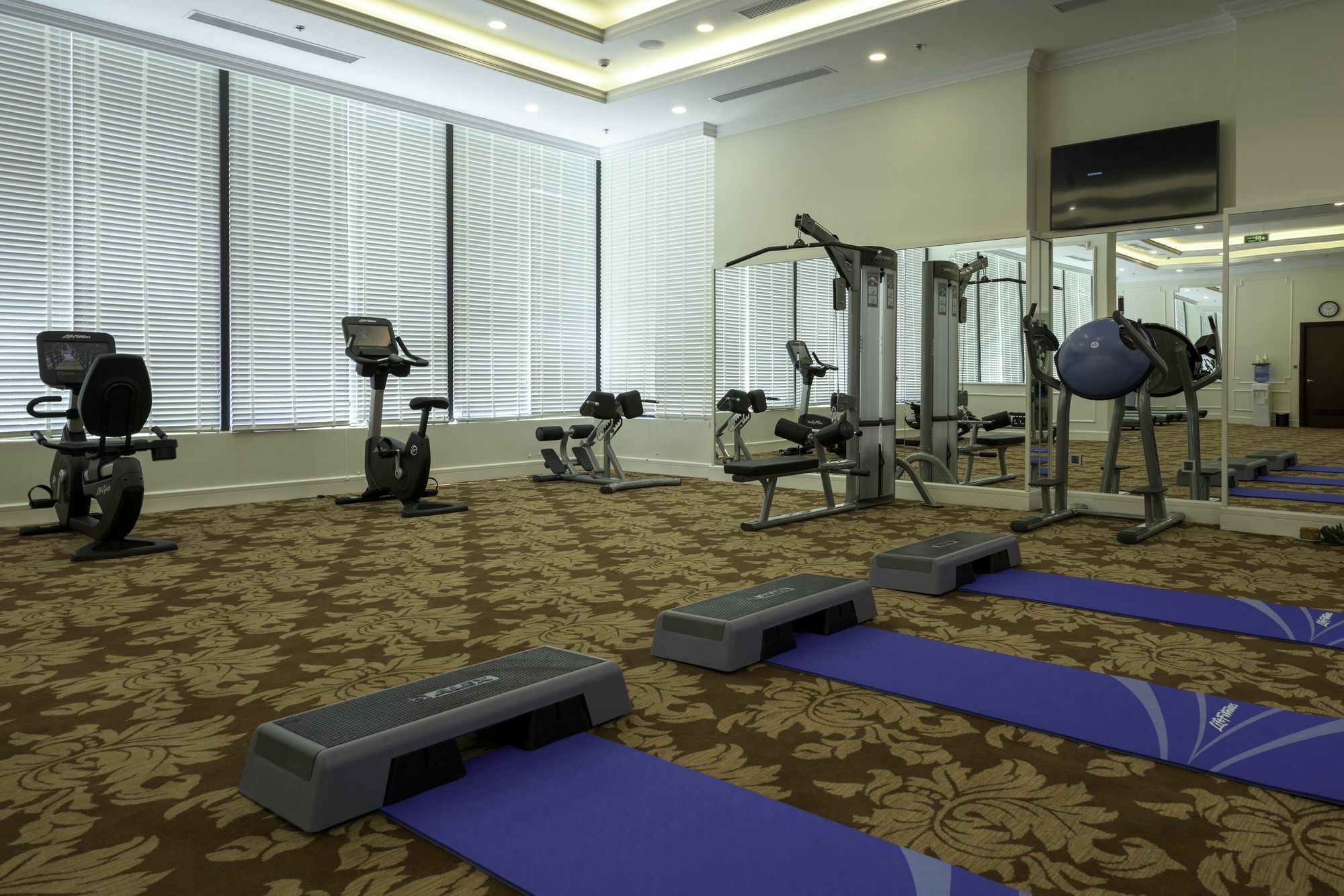 Melia Vinpearl Danang Riverfront Exterior photo The gym at the hotel
